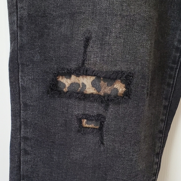 INC International Concepts Black Curvy Boyfriend Denim Leopard Patch Jean Size 8 - Picture 2 of 7